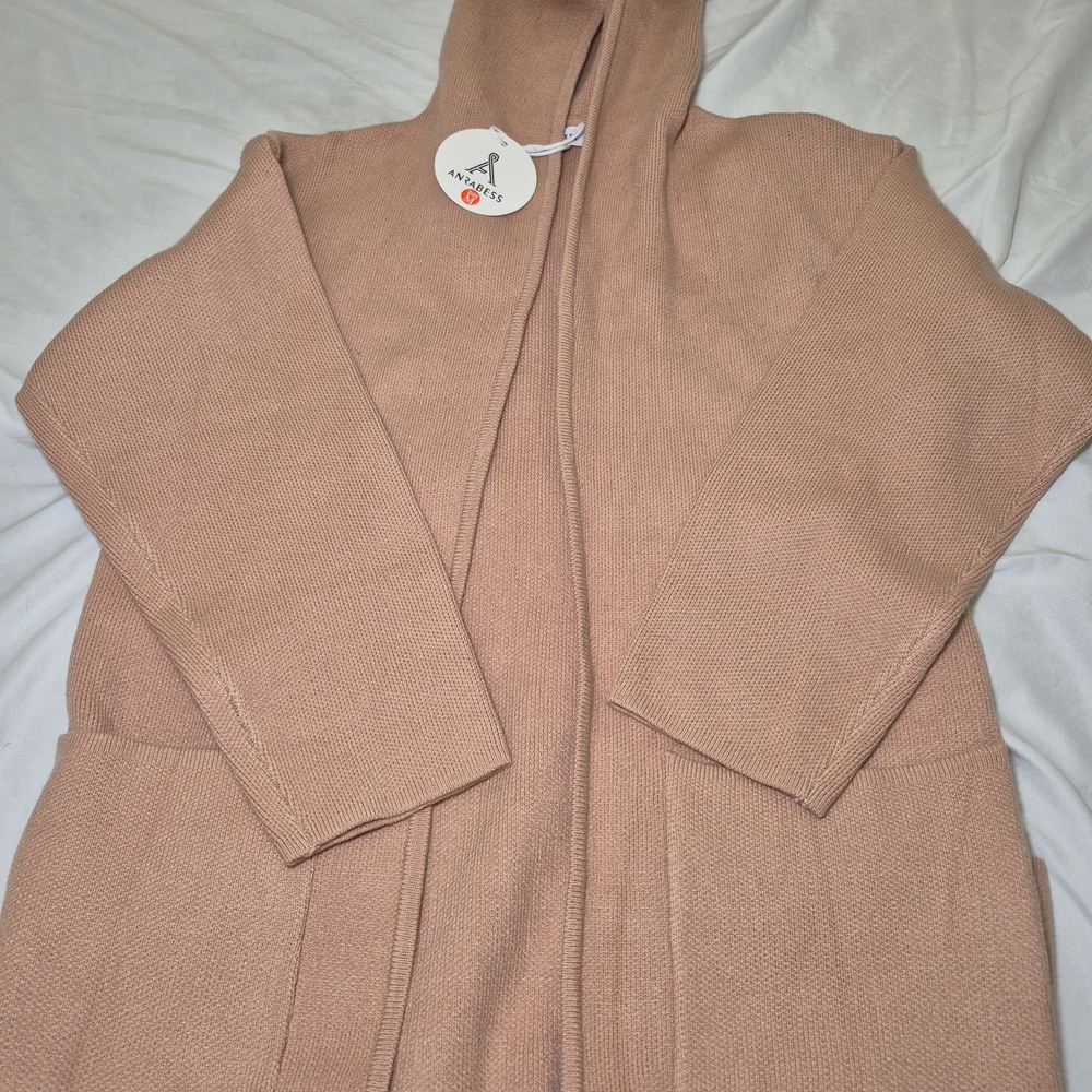 Elegant Women's Hooded Cape in Soft Pink